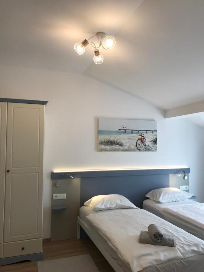 B&B Sea Joy Ровин Екстериор снимка