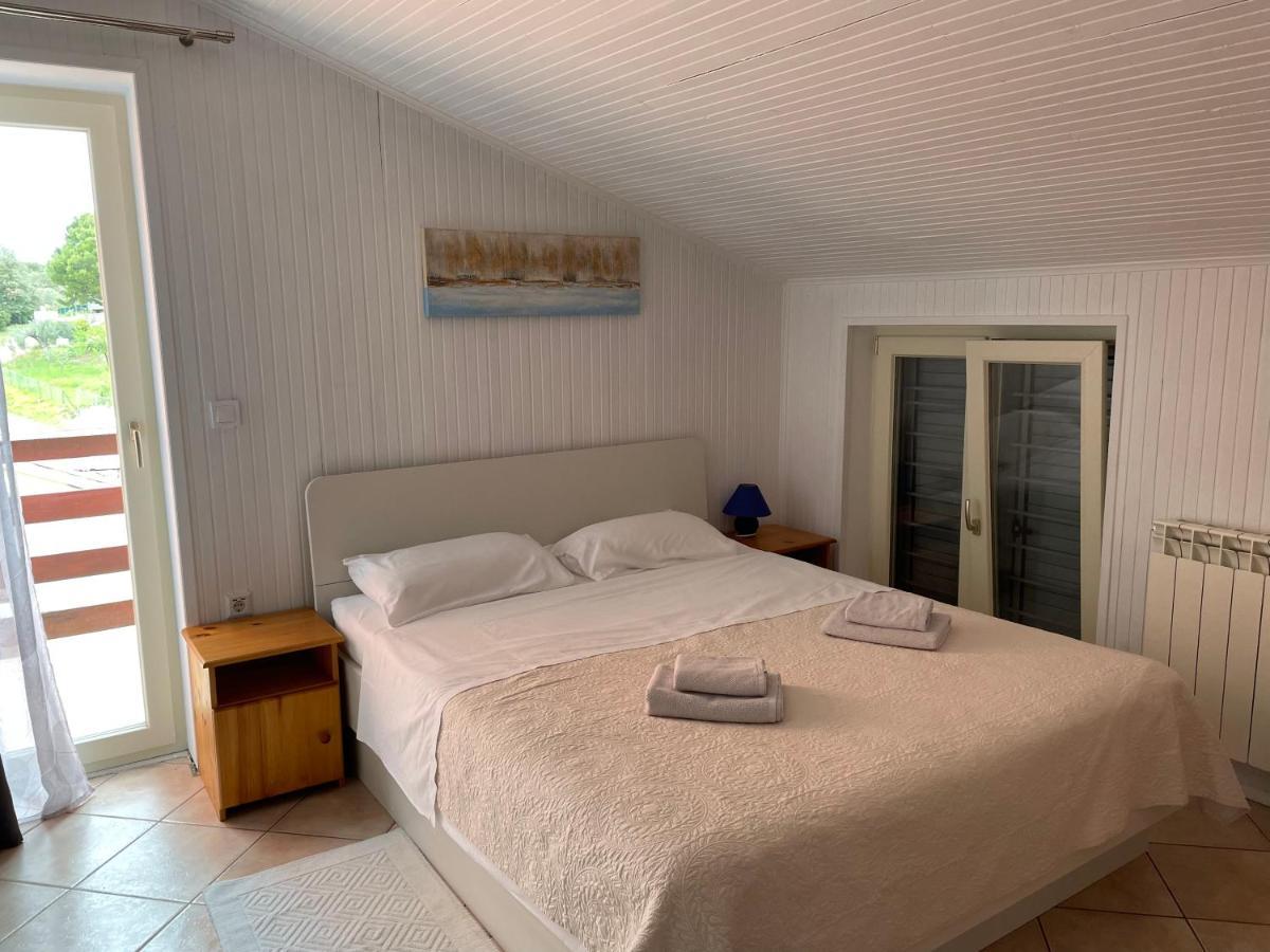 B&B Sea Joy Ровин Екстериор снимка